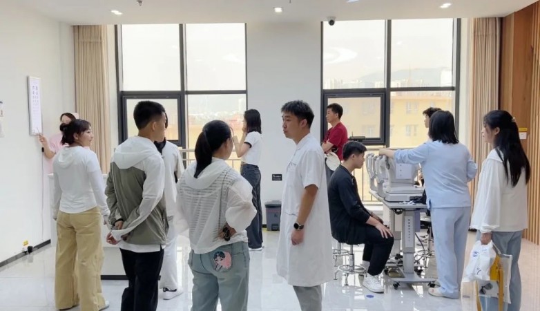 高考后张家口朝聚眼科医院迎来“摘镜”热潮_https://www.izongheng.net_快讯_第2张