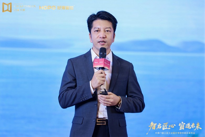 梁辉1.jpg
