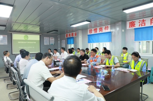 附图10：昆明市住房和城乡建设局质量安全监督管理总站安全处处长徐润上党课.JPG