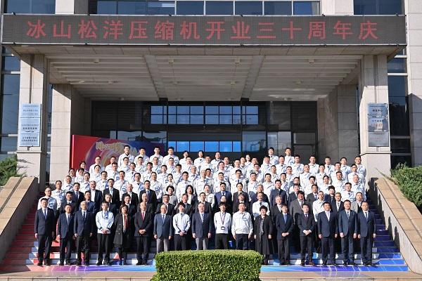 植树全体合影.JPG