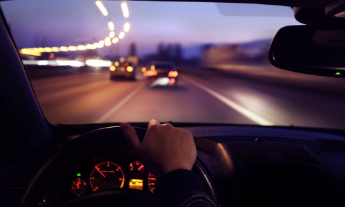 driving-at-night-610452.png