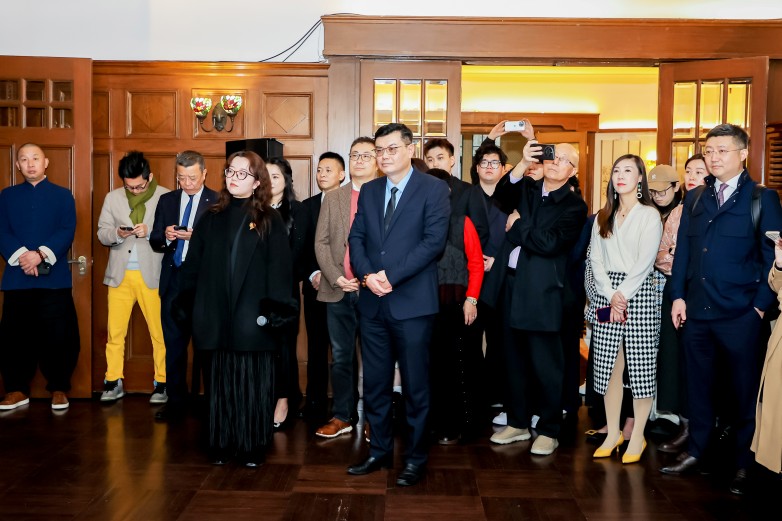 张宁君荣膺法兰西共和国国家功绩骑士勋章