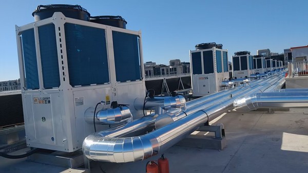 1765881049208370.jpg 聚阳王牌8台光热款超低温热泵采暖 配置256张光热板供12000平 (4).jpg