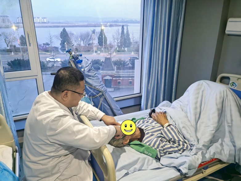 術(shù)后突發(fā)短暫失明！這場(chǎng)與時(shí)間賽跑的搶救，見(jiàn)證醫(yī)者擔(dān)當(dāng)