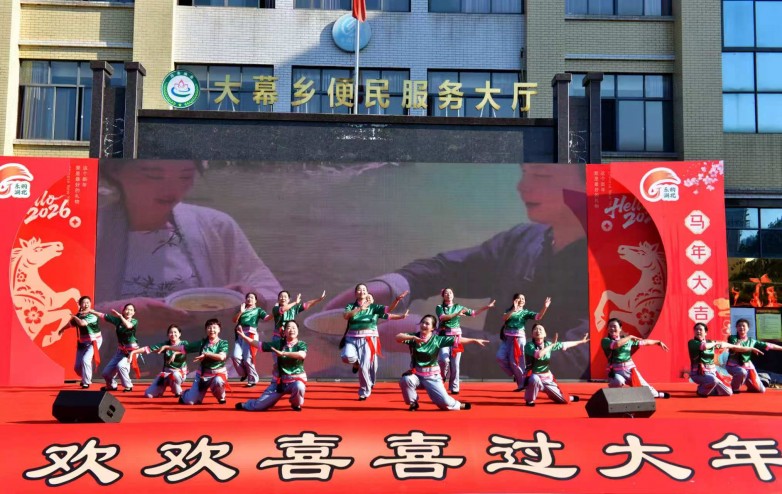  【新春走基层】咸宁市咸安区大幕乡：集市燃情闹新春 群众做主贺团圆