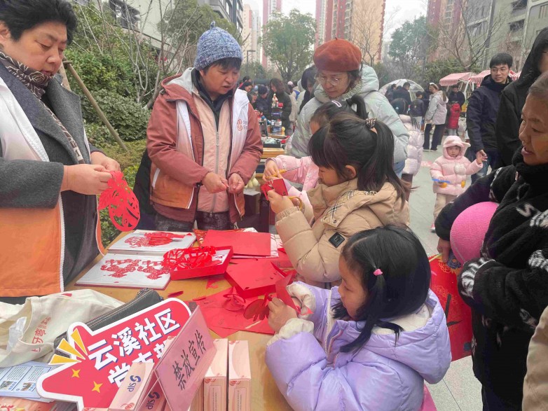 巧手迎春，纸墨送福：胜浦街道综合为老服务中心年味正浓