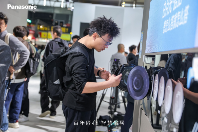 松下“白月光•搭搭”AWE首秀揭幕，开启洗护百搭新体验-家电圈官网