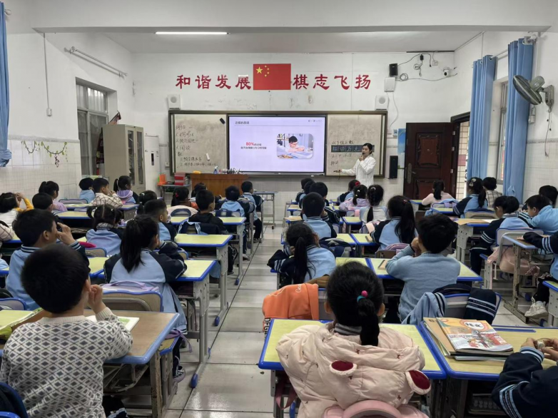 开学季遇上近视防控月 科学护“瞳”守护少年明亮视界——南宁爱尔眼科近视防控公益科普进校园_https://www.izongheng.net_快讯_第2张