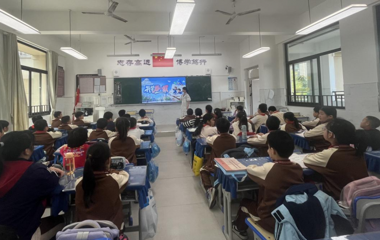 开学季遇上近视防控月 科学护“瞳”守护少年明亮视界——南宁爱尔眼科近视防控公益科普进校园_https://www.izongheng.net_快讯_第6张