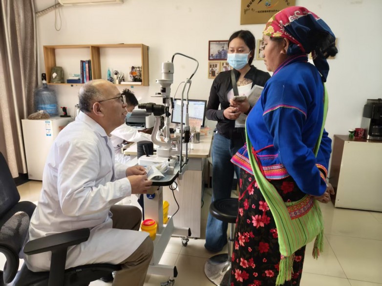 省级专家邵彦明院长亲临巡诊,义诊圆满成功! 省级专家邵彦明院长亲临巡诊,义诊圆满成功!