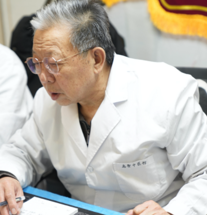 扁圣中医陈风何治疗精神分裂症有一招，中医调和脏腑，养血安神！