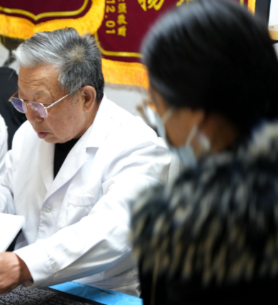 扁圣中医陈风何治疗精神分裂症有一招，中医调和脏腑，养血安神！