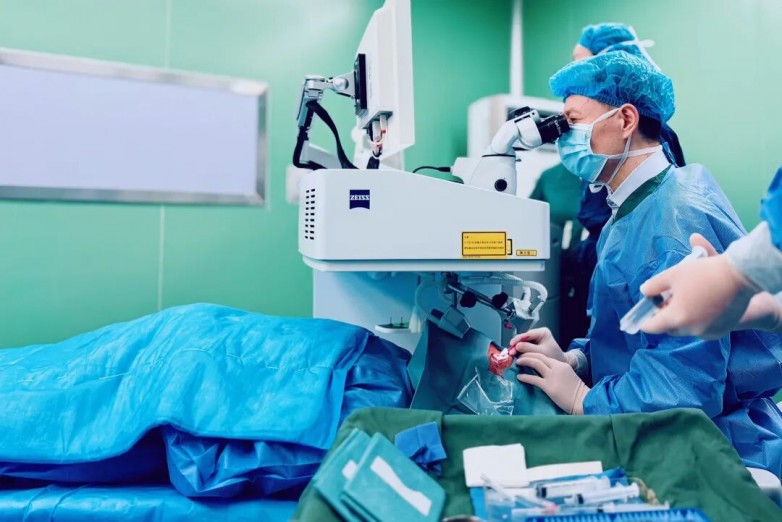 从首例到批量:白继教授浙江行见证嘉兴朝聚老视手术的“先驱”实践!_快讯_第5张_纵横网 从首例到批量:白继教授浙江行见证嘉兴朝聚老视手术的“先驱”实践!_https://www.izongheng.net_快讯_第5张