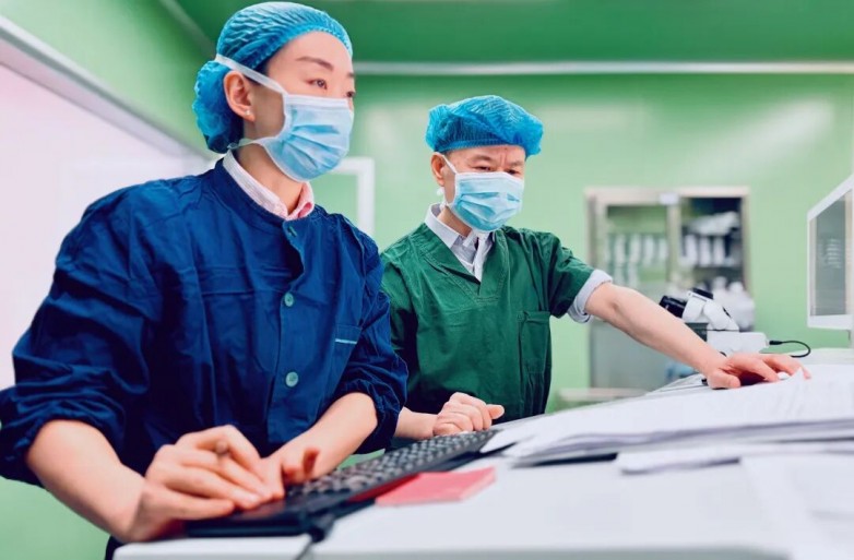 从首例到批量:白继教授浙江行见证嘉兴朝聚老视手术的“先驱”实践!_快讯_第6张_纵横网 从首例到批量:白继教授浙江行见证嘉兴朝聚老视手术的“先驱”实践!_https://www.izongheng.net_快讯_第6张