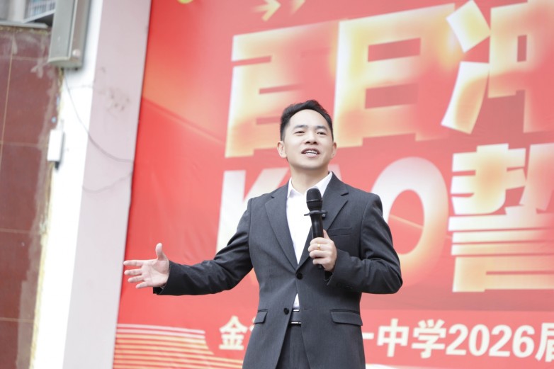 吴帝聪心怀感恩反哺母校