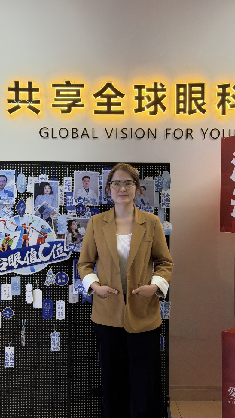 谁说眼科医生不摘镜｜弥勒爱尔眼科院长夫人亲身摘镜，用真实体验鉴证高清视界