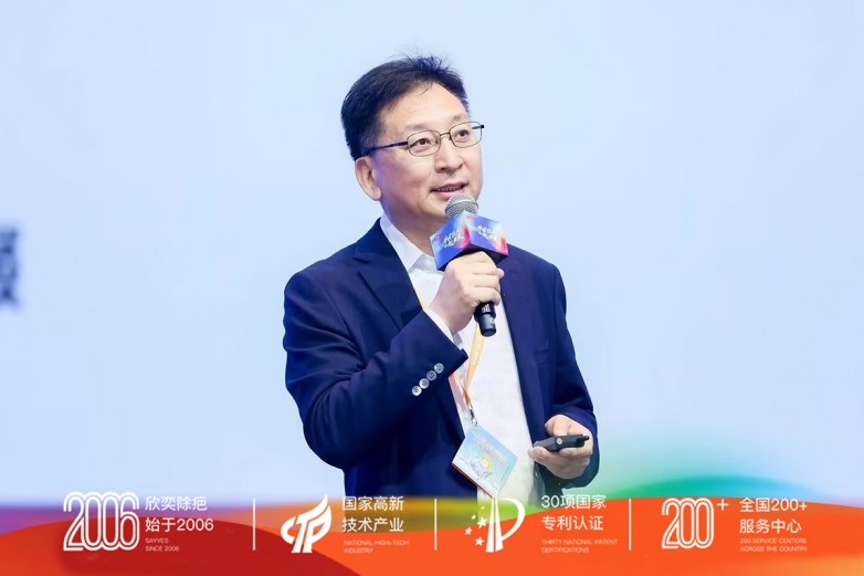 丁总横版照片.jpg