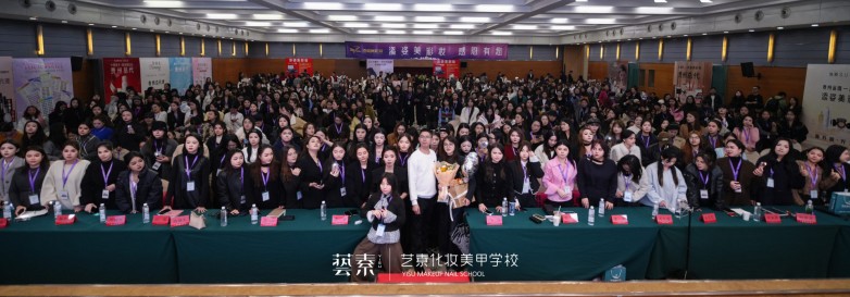 到贵阳学化妆值得吗?艺素学员学成后接单57000元 到贵阳学化妆值得吗?艺素学员学成后接单57000元