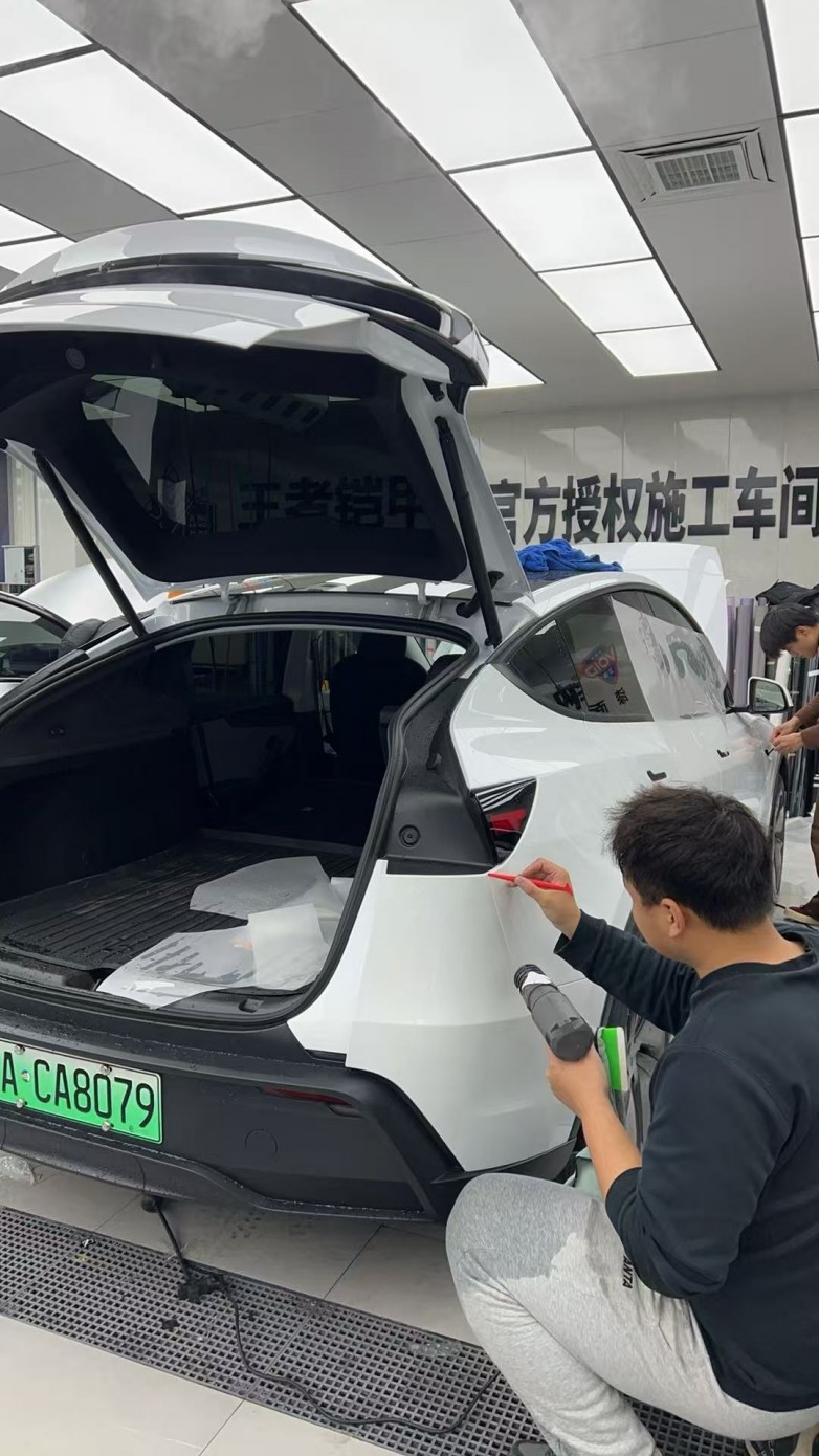 郑州贴膜怎么选不踩坑？实地打卡华中膜业，看懂专业门店硬实力