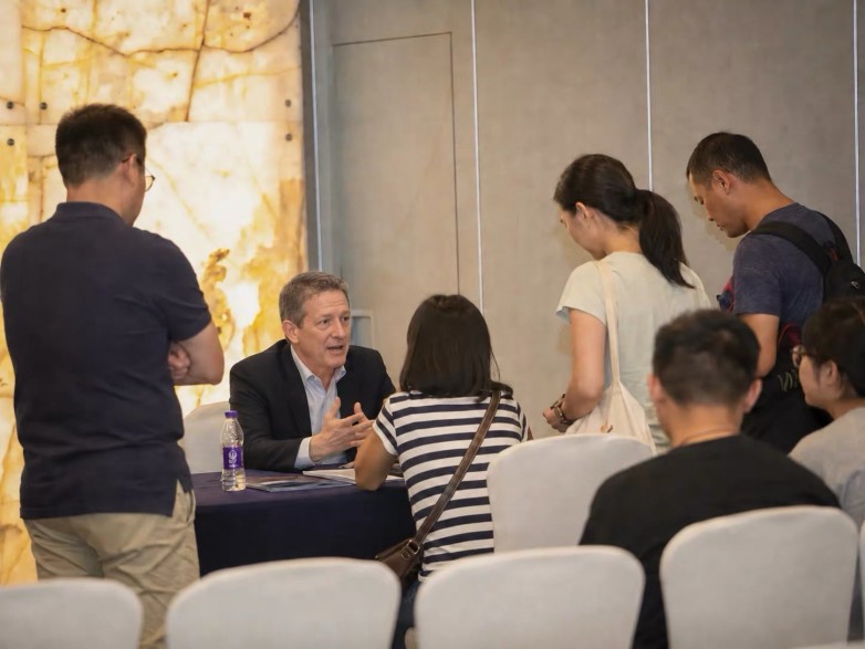 学生及家长向招生官提问.jpeg