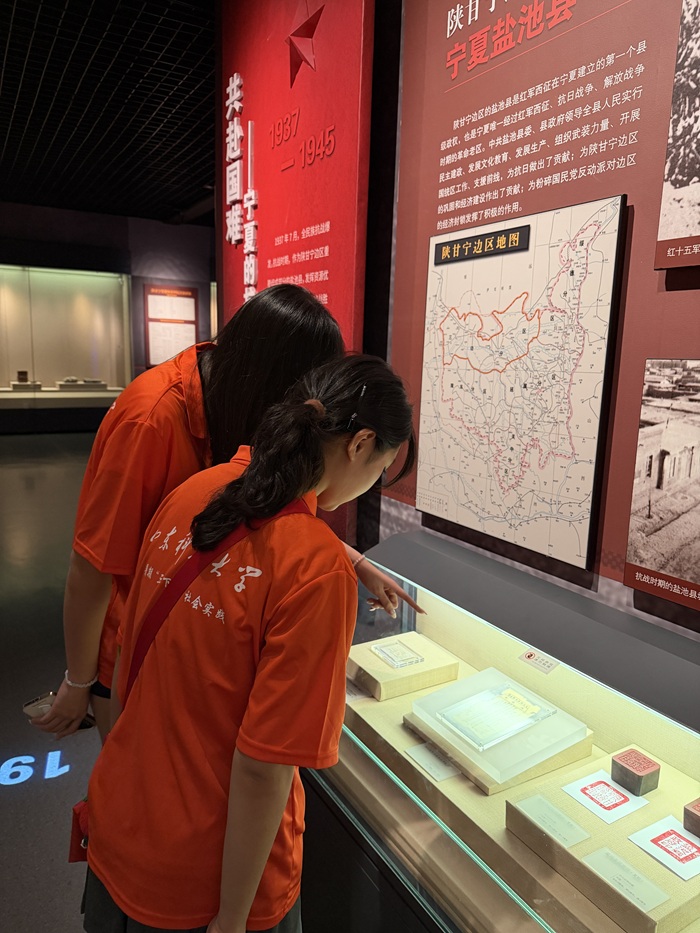 山东科技大学“红心筑梦”实践团在宁夏博物馆开展调研.jpg