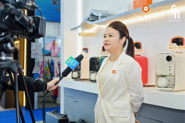 第54届北京礼品展收官茶小牛AI泡茶机定义智能茶礼新风向(图3)
