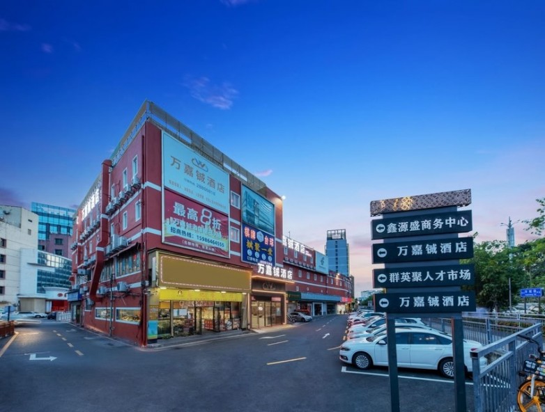 酒店入口车道  招牌处.jpeg