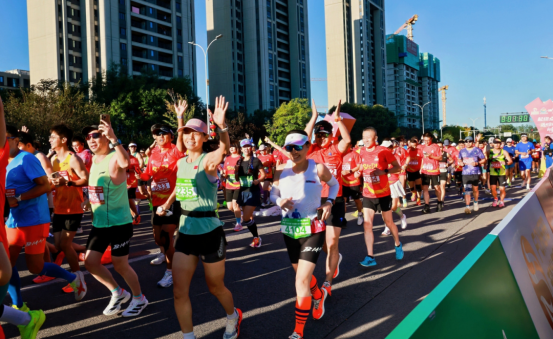 四载健康同行 畅跑共迎国庆：2026“和治友德”宝坻潮白湿地半程马拉松盛大举办703.png