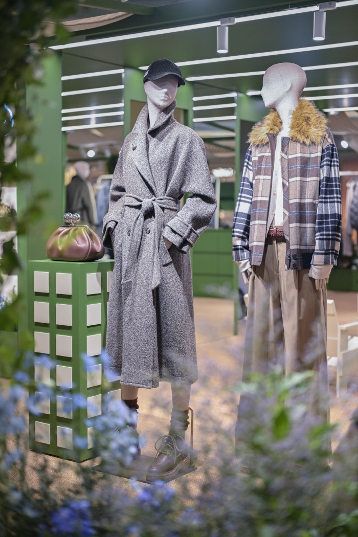 图 3：Weekend Max Mara 2026秋冬系列新品于快闪店内陈列，为周末时光增添新意 1.jpg